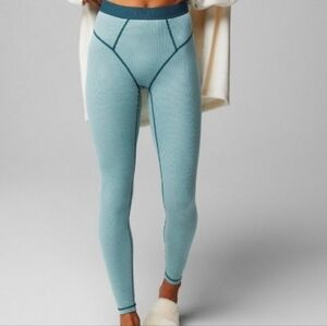 FABLETICS SZ XL NWT WAVE/MIDNIGHT WAVE ANKLE WAFFLE LEGGINGS NWT